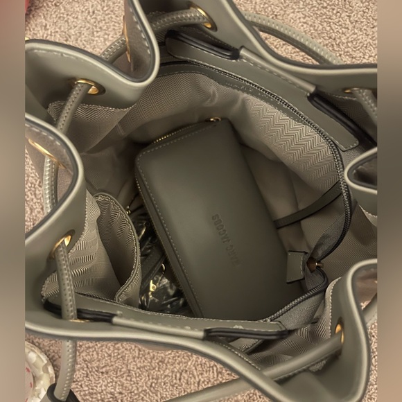 Large Bucket Bag W/Wallet & Crossbody Strap - Picture 3 of 6